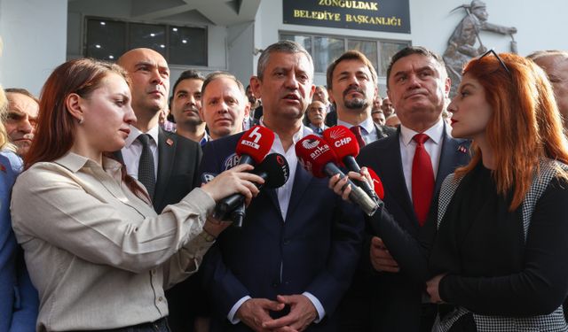 CHP Genel Başkanı Özel, Zonguldak'ta gazetecilerin sorularını yanıtladı: