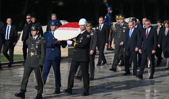 KKTC Cumhurbaşkanı Erhürman, Anıtkabir'i ziyaret etti