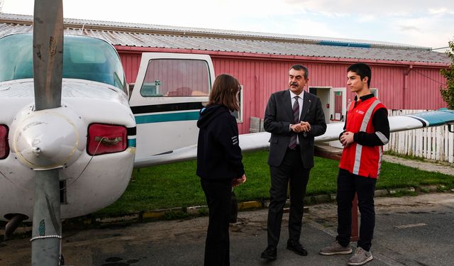 Milli Eğitim Bakanı Tekin, İstanbul Havalimanı Mesleki ve Teknik Anadolu Lisesi'ni ziyaret etti