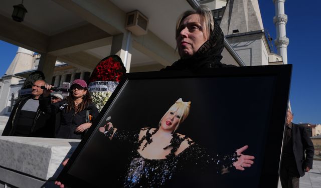 Sanatçı Muazzez Abacı, Ankara'da son yolculuğuna uğurlandı