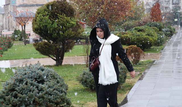Sivas'a mevsimin ilk karı yağdı