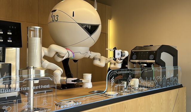 Amman'daki 'Robot Cafe' tam otomasyon hizmetiyle ziyaretçilerine sıra dışı deneyim sunuyor