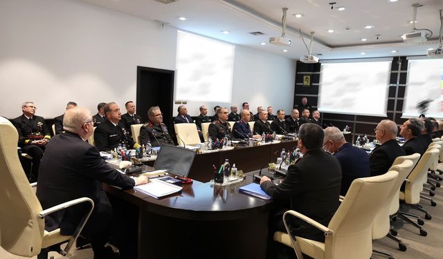 Bakan Güler başkanlığında 'Deniz Kuvvetleri Komutanlığı Yıllık Komutanlar Toplantısı' yapıldı