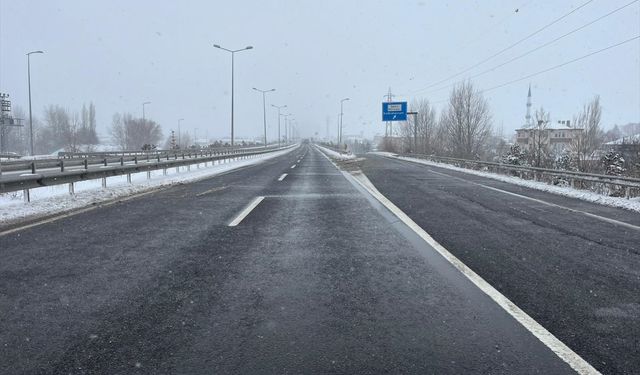 Kar nedeniyle D-100 kara yolunun Çankırı bölümünde araçların geçişine izin verilmiyor