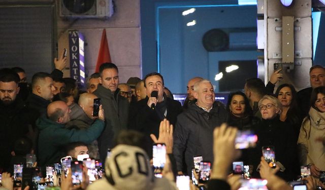 Kosova'daki erken genel seçimde mevcut Başbakan Kurti zaferini ilan etti