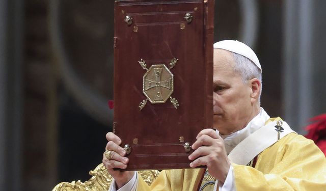 Papa 14. Leo, Vatikan'da ilk kez Noel ayini yönetti