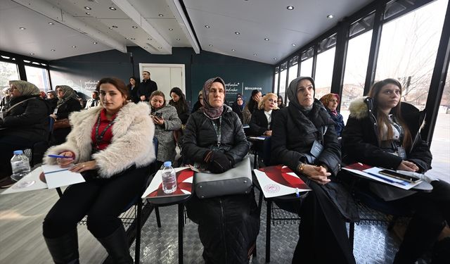 'Yükselen Kadınlar Girişimcilik Eğitim Tırı' Düzce'de
