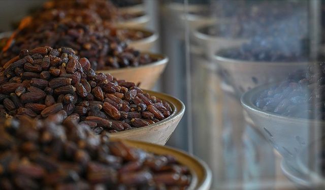 Ramazan’a Sayılı Günler Kala Hurma Tezgâhlarda Alıcı Bekliyor