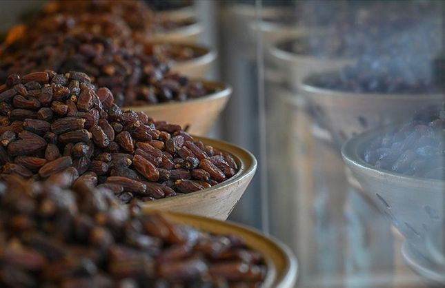 Ramazan’a Sayılı Günler Kala Hurma Tezgâhlarda Alıcı Bekliyor