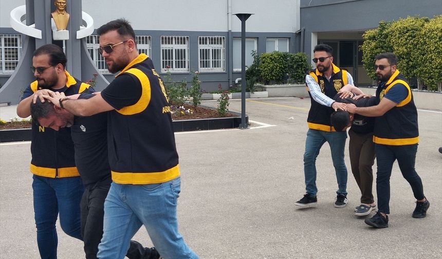 Adana'da silah ele geçirilen evdeki 3 kardeş gözaltına alındı