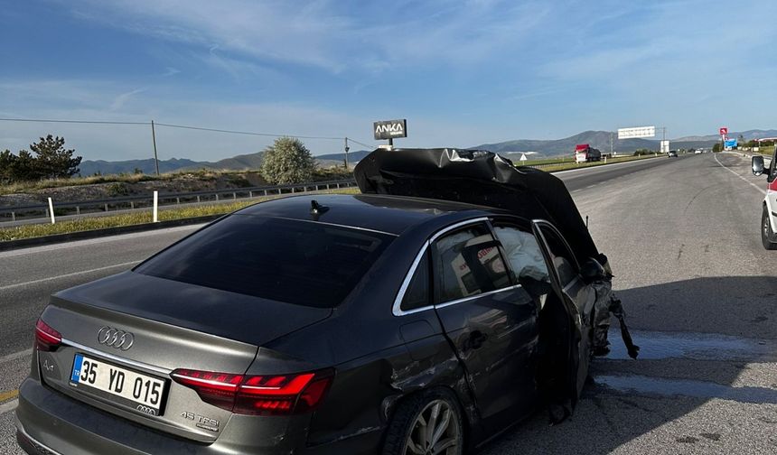 Afyonkarahisar'da AK Parti İzmir eski Milletvekili Denizli ile eşi trafik kazasında yaralandı