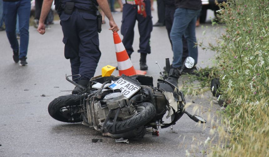 Antalya'da otomobille çarpışan motosikletin sürücüsü öldü