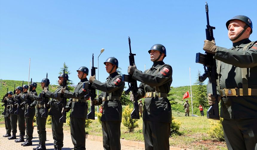 Bingöl'de PKK'lı teröristlerce şehit edilen silahsız 33 asker anıldı