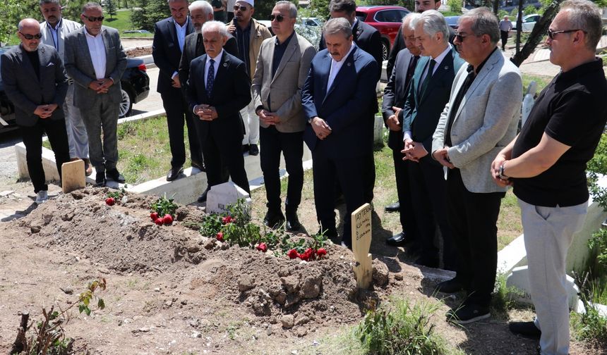 Büyük Birlik Partisi Genel Başkanı Destici, Sivas'ta taziye ziyaretinde bulundu