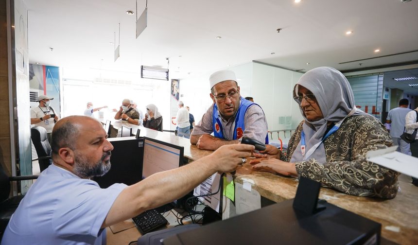 Diyanet İşleri Başkanı Erbaş, Mekke'de hastaneyi ziyaret etti