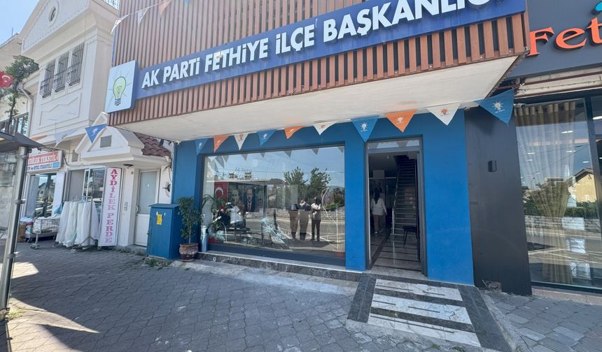 Fethiye'de AK Parti İlçe Başkanlığı binasına taşlı saldırı
