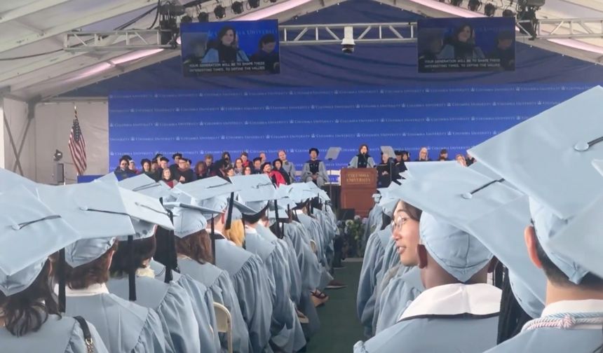 Filistinli aktivist Halil’i destekleyen Columbia Üniversitesi öğrencilerinden üniversite başkanına protesto