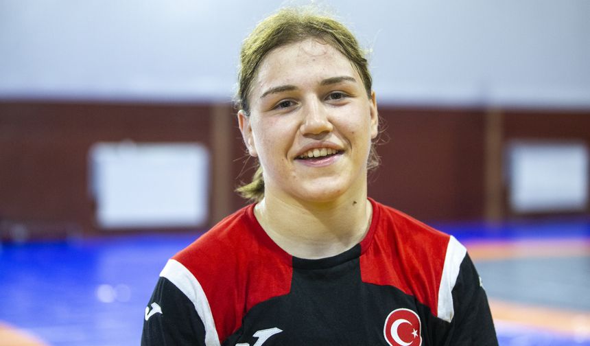 Genç milli güreşçiler büyüklerinin izinde şampiyonalara hazırlanıyor