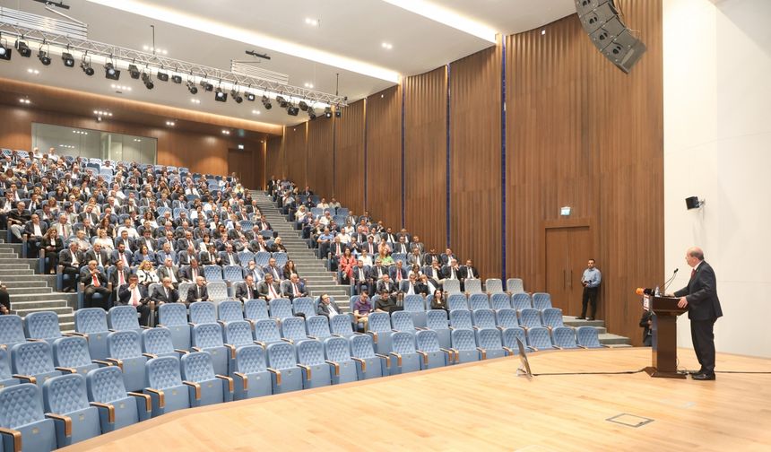 Hazine ve Maliye Bakanı Şimşek, KKTC'deki konferansta konuştu: