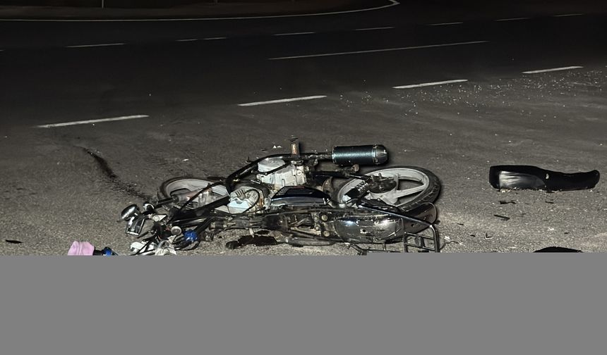 Kocaeli'de otomobil ile motosikletin çarpıştığı kazada 1 kişi öldü, 2 kişi yaralandı