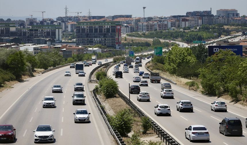 İstanbul-İzmir Otoyolu'nda bayram tatili dolayısıyla yoğunluk başladı