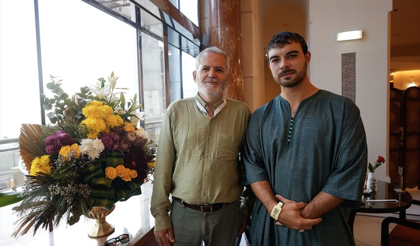İspanya'dan Mekke'ye at sırtında ulaşan hacı adayları Kabe'de gözyaşı döktü