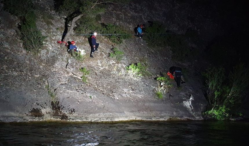 Bursa'da düştüğü dere yatağında mahsur kalan çoban kurtarıldı