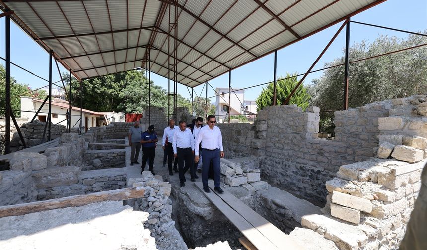 Hatay'da depremde kısmen yıkılan tarihi kilisenin restorasyonu sürüyor