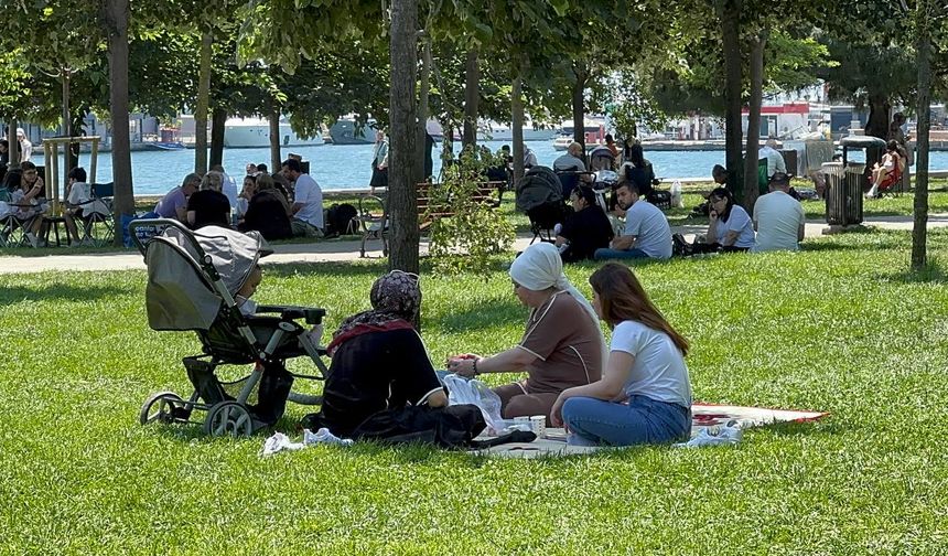 İstanbullular bayramın ikinci gününde sahil ve parklarda vakit geçirdi