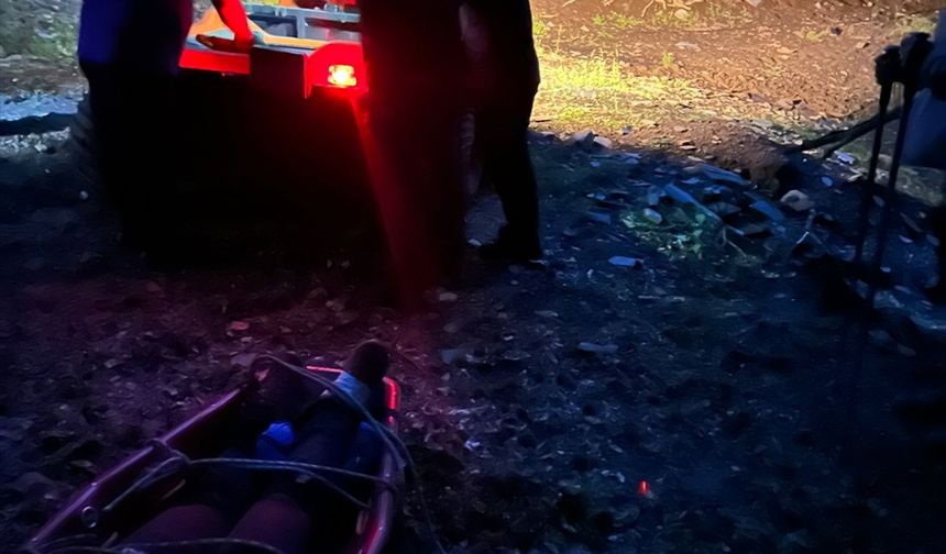İzmir'de yürüyüş yaparken sakatlanan kişiyi AFAD ekipleri kurtardı