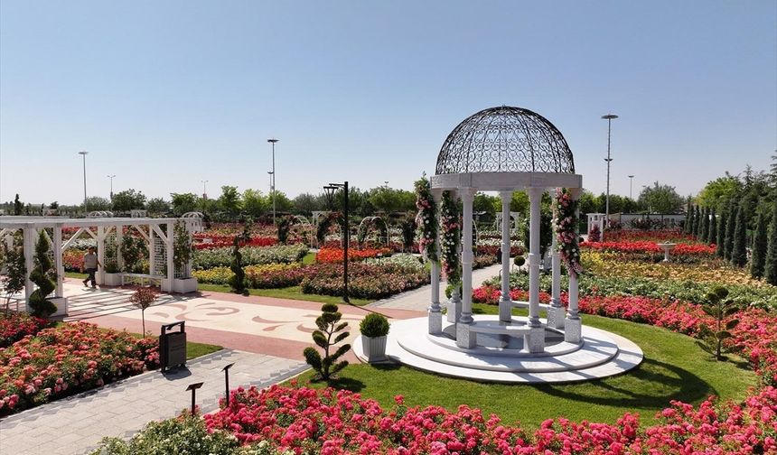 Konya'da 190 türün bulunduğu Karatay Mevlana Gül Parkı yeni sezonunu açtı