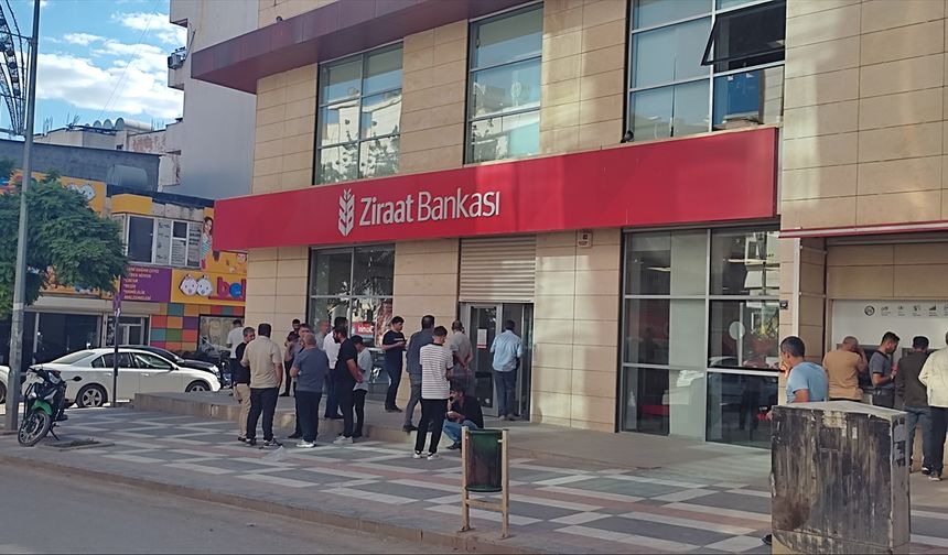 Şanlıurfa'da banka müdürüne bıçak çekerek para çalmaya çalışan zanlı tutuklandı