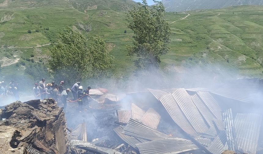 Van'da evde çıkan yangında bir çocuk hayatını kaybetti