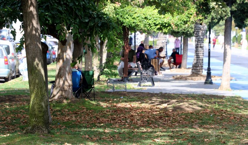 Sıcaklık rekorlarının kırıldığı yaz aylarında sıcak çarpmalarına karşı dikkatli olunması uyarısı