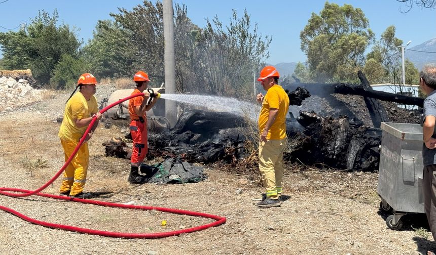 Muğla'da otluk alanda başlayıp evlere sıçrayan yangın söndürüldü
