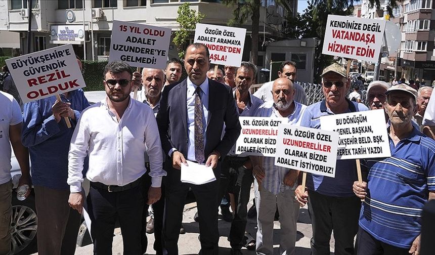 İzmir'de 2011'den bu yana konut bekleyen kentsel dönüşüm mağdurlarından açıklama