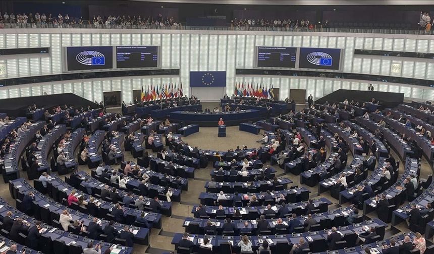 AB Komisyonu Başkanı von der Leyen hakkındaki gensoru reddedildi