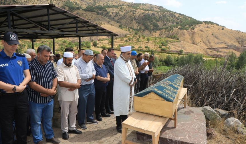 Elazığ'da maden ocağındaki göçükte ölen işçinin cenazesi defnedildi