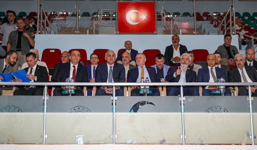 Gençlik ve Spor Bakanı Bak, Türkiye Karate Premier Ligi Rıdvan Gümüş Etabı müsabakalarını izledi