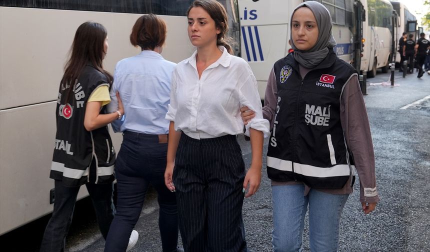 İBB'ye yönelik yolsuzluk soruşturmasında gözaltına alınan şüpheliler adliyeye sevk edildi