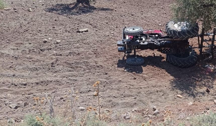 Kilis'te devrilen traktörün altında kalan çocuk öldü, 2 kişi yaralandı