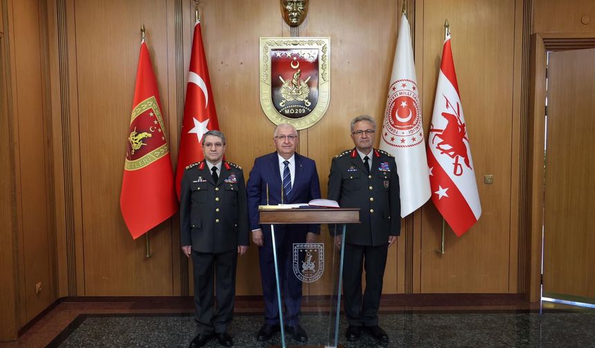 Milli Savunma Bakanı Güler, Kara Kuvvetleri Komutanlığı'ndaki devir-teslim törenine katıldı