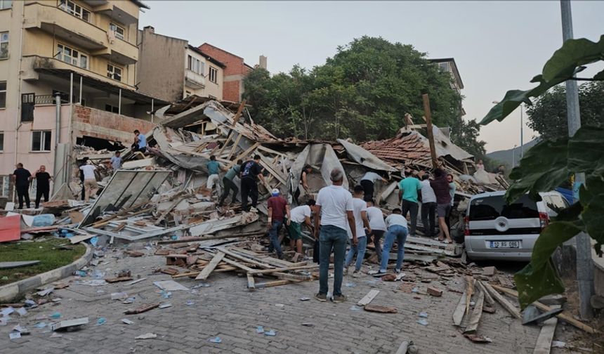 Balıkesir'de 6,1 büyüklüğünde deprem