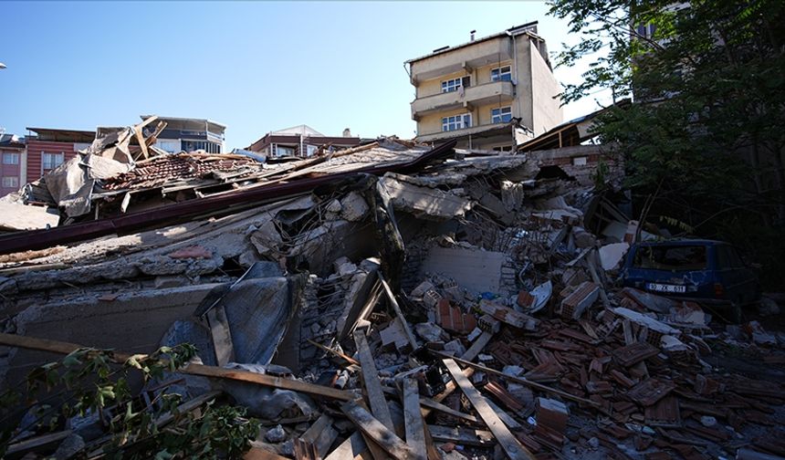 Sındırgı depreminde 1036 bağımsız bölümün ağır hasarlı veya yıkık olduğu tespit edildi