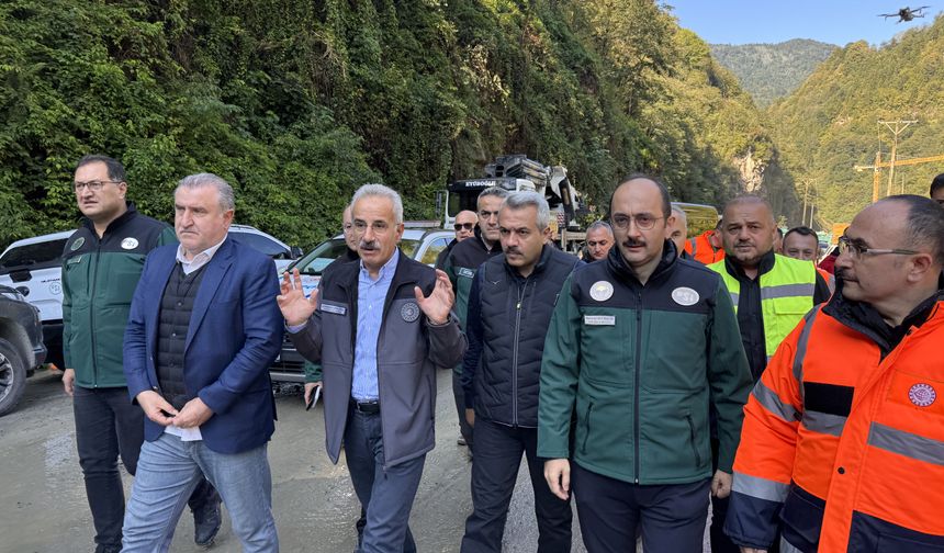 Bakanlar Uraloğlu ve Bak, Çamlıhemşin-Ayder Yaylası yolunda devam eden çalışmaları inceledi