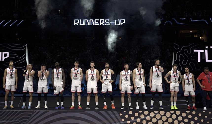 A Milli Basketbol Takımı, Avrupa ikincisi oldu