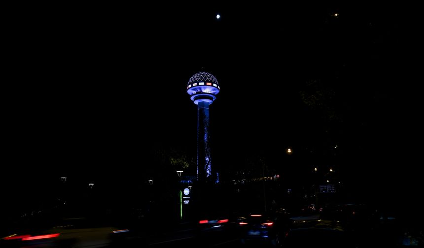 Türk Devletleri İşbirliği Günü'nde İstanbul ile Ankara'daki bazı köprü ve binalar turkuaz renge büründü