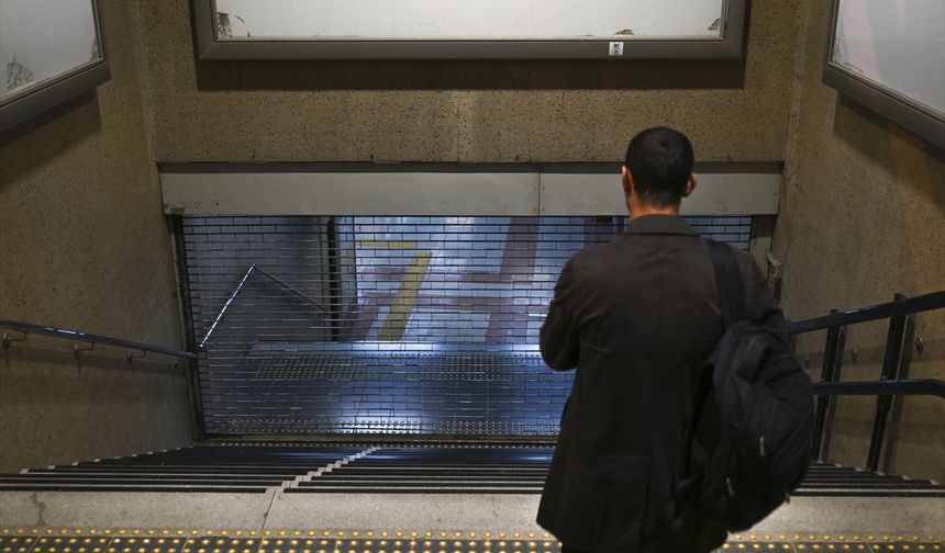 Başkentte ANKARAY'da meydana gelen arıza nedeniyle seferlerde aksama yaşandı