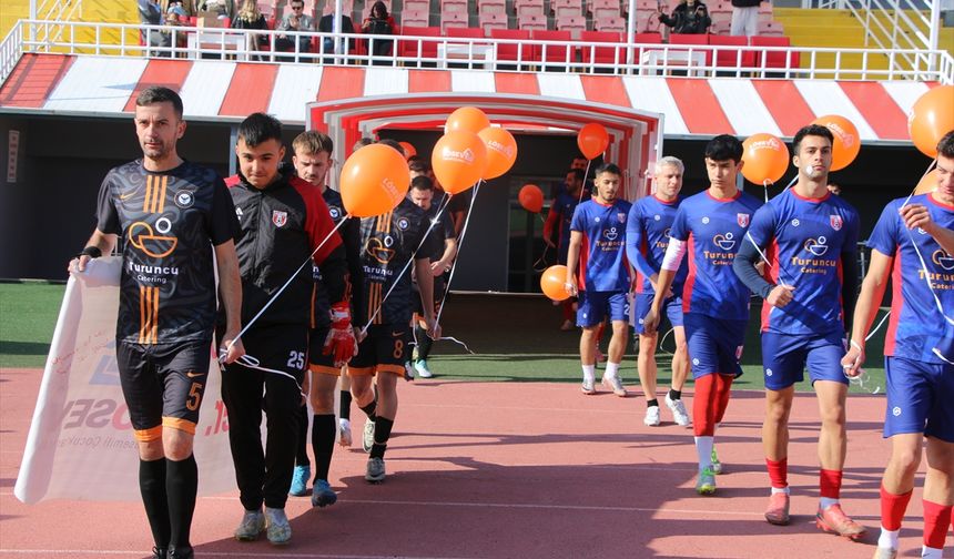 Eskişehir'de lösemili çocuklar yararına futbol maçı oynandı