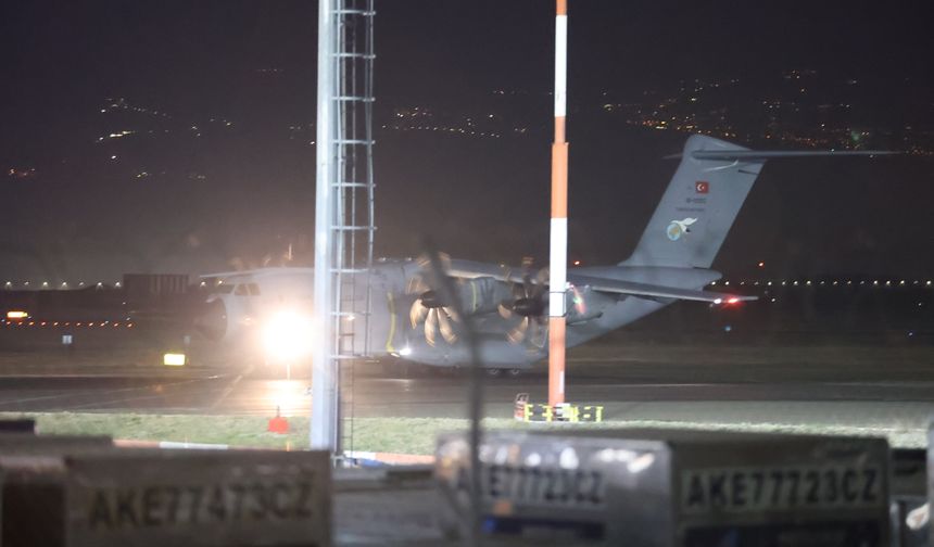 Gürcistan'da düşen askeri kargo uçağında şehit olan askerlerin naaşlarını taşıyan uçak Tiflis'ten ayrıldı